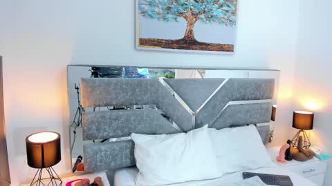 Snapshot of slut_milf_ chatting on 01-17-26, 07:50 slut_milf_ online show from 01-17-26, 07:50