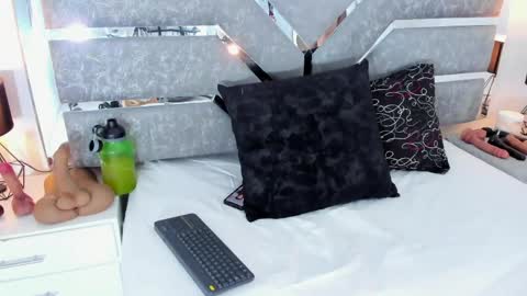 Snapshot of slut_milf_ chatting on 05-01-26, 11:15 slut_milf_ online show from 05-01-26, 11:15