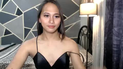 Snapshot of slutty_yesha chatting on 12-23-24, 03:18 Slutty yesha online show from 12-23-24, 03:18