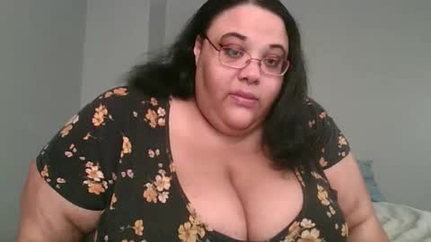 Snapshot of sluttyjess31 chatting on 04-25-26, 02:03 Jessica online show from 04-25-26, 02:03
