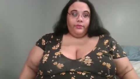 Snapshot of sluttyjess31 chatting on 04-28-26, 02:33 Jessica online show from 04-28-26, 02:33