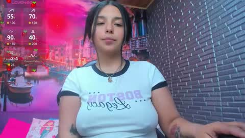 Snapshot of small__naughty chatting on 01-31-26, 07:11 Mariana Torres online show from 01-31-26, 07:11