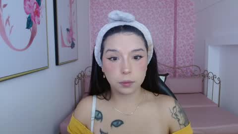 Snapshot of small__naughty chatting on 05-14-26, 01:29 Mariana Torres online show from 05-14-26, 01:29