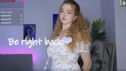 Snapshot of small_blondee chatting on 12-09-24, 01:18 Emily online show from 12-09-24, 01:18