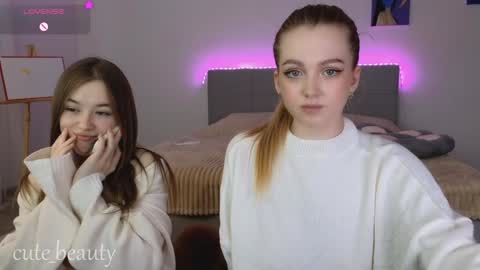 Snapshot of small_blondee chatting on 01-04-25, 06:19 Emily online show from 01-04-25, 06:19