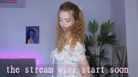 Snapshot of small_blondee chatting on 01-21-25, 11:13 Emily online show from 01-21-25, 11:13