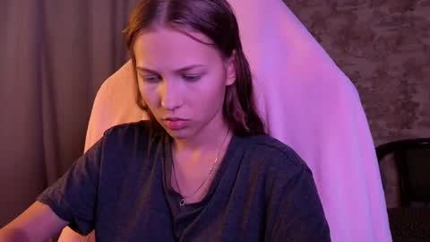 Snapshot of small_emma0 chatting on 09-10-25, 04:18 Emma online show from 09-10-25, 04:18