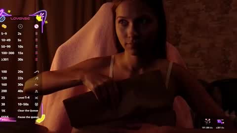 Snapshot of small_emma0 chatting on 10-22-25, 06:18 Emma online show from 10-22-25, 06:18