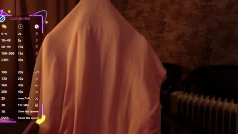 Snapshot of small_emma0 chatting on 10-24-25, 06:48 Emma online show from 10-24-25, 06:48