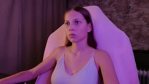 Snapshot of small_emma0 chatting on 11-22-25, 07:57 Emma online show from 11-22-25, 07:57