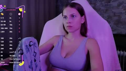 Snapshot of small_emma0 chatting on 11-27-25, 05:59 Emma online show from 11-27-25, 05:59