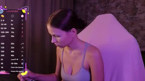 Snapshot of small_emma0 chatting on 11-28-25, 06:43 Emma online show from 11-28-25, 06:43