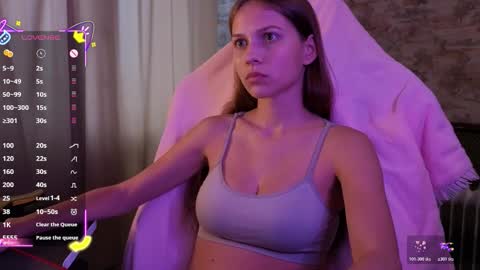 Snapshot of small_emma0 chatting on 12-04-25, 08:34 Emma online show from 12-04-25, 08:34