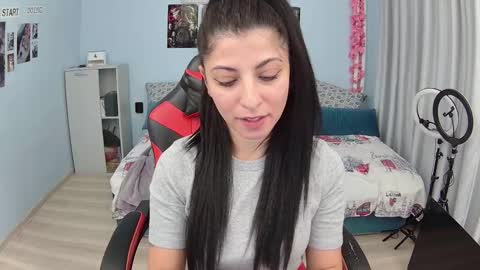 Snapshot of small_horny_girl chatting on 10-21-25, 06:25 small_horny_girl online show from 10-21-25, 06:25