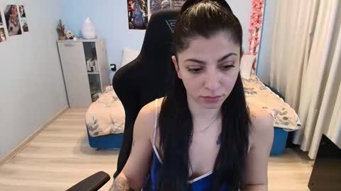 small_horny_girl online show from 01-11-26, 07:57