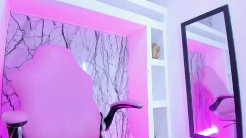 Snapshot of small_hot19 chatting on 09-12-25, 09:42 Small Hot19 online show from 09-12-25, 09:42