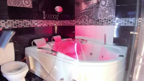 Snapshot of small_hot19 chatting on 09-24-25, 09:34 Small Hot19 online show from 09-24-25, 09:34