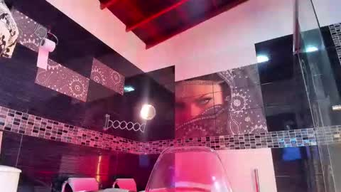 Snapshot of small_hot19 chatting on 10-24-25, 09:38 Small Hot19 online show from 10-24-25, 09:38