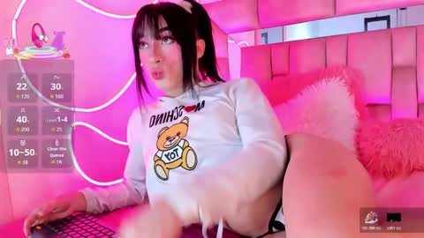 Snapshot of small_hot19 chatting on 10-25-25, 11:07 Small Hot19 online show from 10-25-25, 11:07