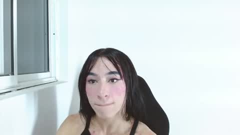 Snapshot of small_hot19 chatting on 11-14-25, 08:24 Small Hot19 online show from 11-14-25, 08:24