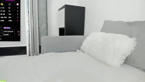 Snapshot of smallcherries chatting on 02-20-26, 06:26 Vanessa online show from 02-20-26, 06:26