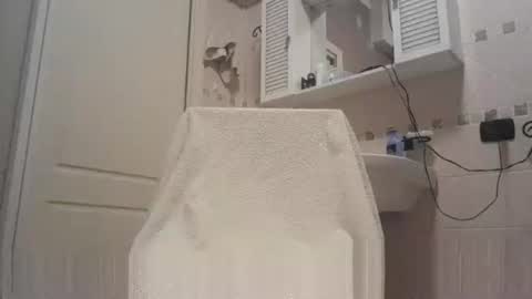 Snapshot of smallone8825 chatting on 09-26-25, 05:00 smallone8825 online show from 09-26-25, 05:00