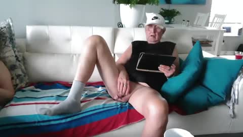 Snapshot of smallpenisbigtongue chatting on 05-28-26, 03:31 Daddy online show from 05-28-26, 03:31