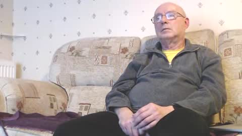 Snapshot of smallsteve562 chatting on 12-09-24, 07:18 Steve online show from 12-09-24, 07:18