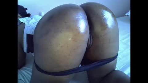 Snapshot of smart_lilly chatting on 11-29-25, 04:59 smart_lilly online show from 11-29-25, 04:59