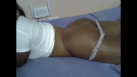 Snapshot of smart_lilly chatting on 05-13-26, 06:38 smart_lilly online show from 05-13-26, 06:38