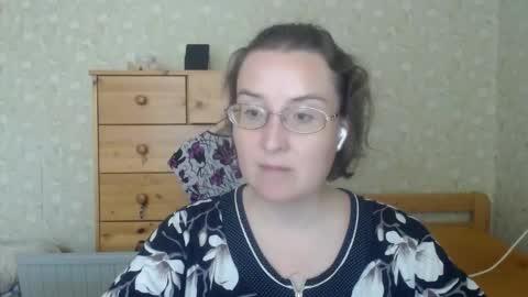 Snapshot of smart_rose chatting on 09-13-25, 10:48 smart_rose online show from 09-13-25, 10:48