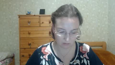 Snapshot of smart_rose chatting on 10-29-25, 10:44 smart_rose online show from 10-29-25, 10:44
