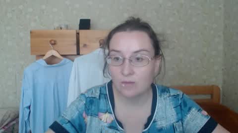 Snapshot of smart_rose chatting on 10-31-25, 10:27 smart_rose online show from 10-31-25, 10:27