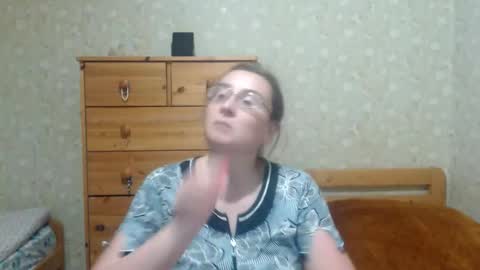 Snapshot of smart_rose chatting on 12-14-25, 04:56 smart_rose online show from 12-14-25, 04:56