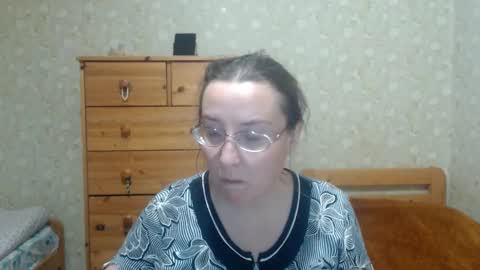 Snapshot of smart_rose chatting on 12-15-25, 04:55 smart_rose online show from 12-15-25, 04:55