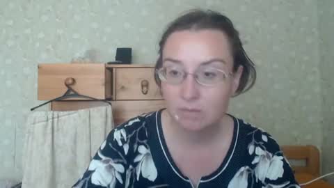 Snapshot of smart_rose chatting on 06-25-26, 08:08 smart_rose online show from 06-25-26, 08:08