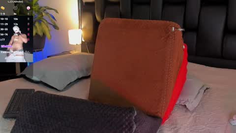 Snapshot of smiith_jade chatting on 10-03-25, 01:57 Jade Smiith online show from 10-03-25, 01:57