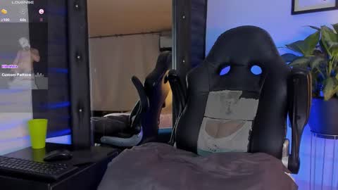 Jade Smiith online show from 10-25-25, 12:40