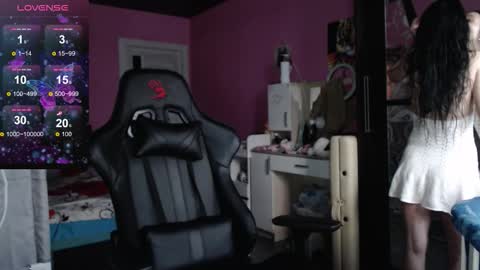 Snapshot of smile_cute_fox chatting on 10-18-25, 09:10 smile_cute_fox online show from 10-18-25, 09:10