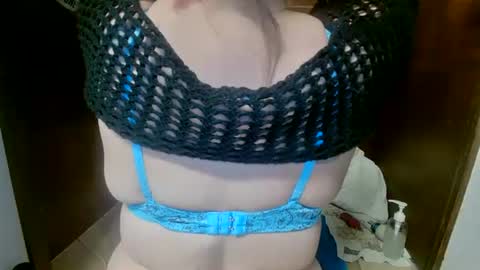 Snapshot of smilefame123 chatting on 02-03-25, 02:13 Smile Fa Me online show from 02-03-25, 02:13