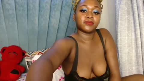 smiley_berry online show from 11-20-25, 06:29