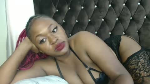 Snapshot of smileyberry_lilly chatting on 02-14-26, 12:46 lilly online show from 02-14-26, 12:46