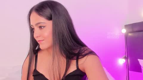 Snapshot of smiling__girl chatting on 02-09-25, 09:39 online show from 02-09-25, 09:39