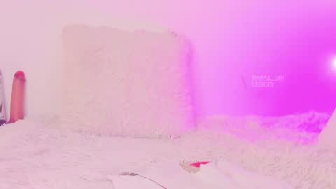 Snapshot of smiling__girl chatting on 02-13-25, 09:38 online show from 02-13-25, 09:38