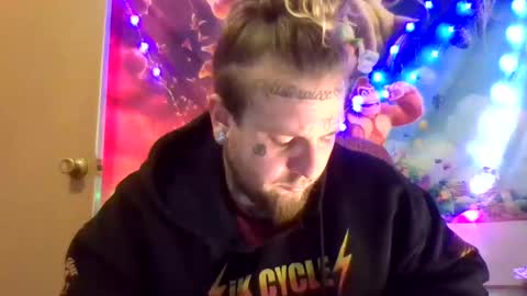 Snapshot of smokebluntafterblunt chatting on 01-10-25, 06:06 smoke online show from 01-10-25, 06:06