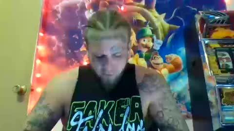 Snapshot of smokebluntafterblunt chatting on 10-19-25, 12:55 smoke online show from 10-19-25, 12:55