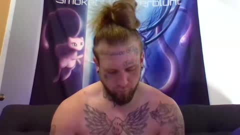 Snapshot of smokebluntafterblunt chatting on 05-19-26, 01:00 smoke online show from 05-19-26, 01:00