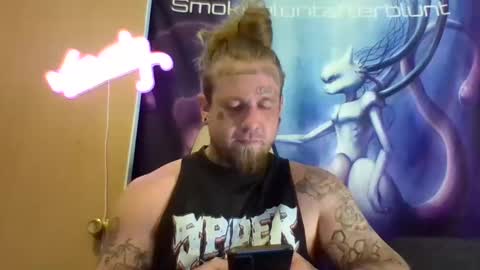 Snapshot of smokebluntafterblunt chatting on 05-28-26, 01:47 smoke online show from 05-28-26, 01:47