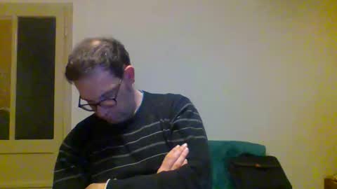 Snapshot of smokered100s chatting on 10-31-25, 11:28 luca online show from 10-31-25, 11:28