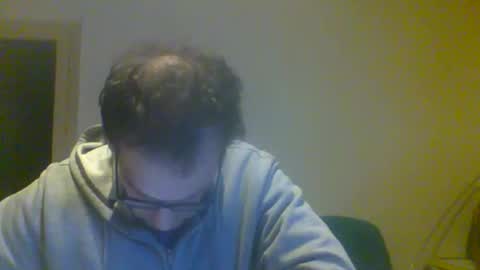 Snapshot of smokered100s chatting on 11-15-25, 06:37 luca online show from 11-15-25, 06:37